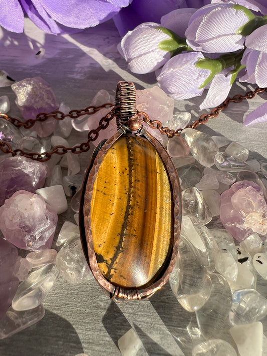 Tiger’s eye hammered frame