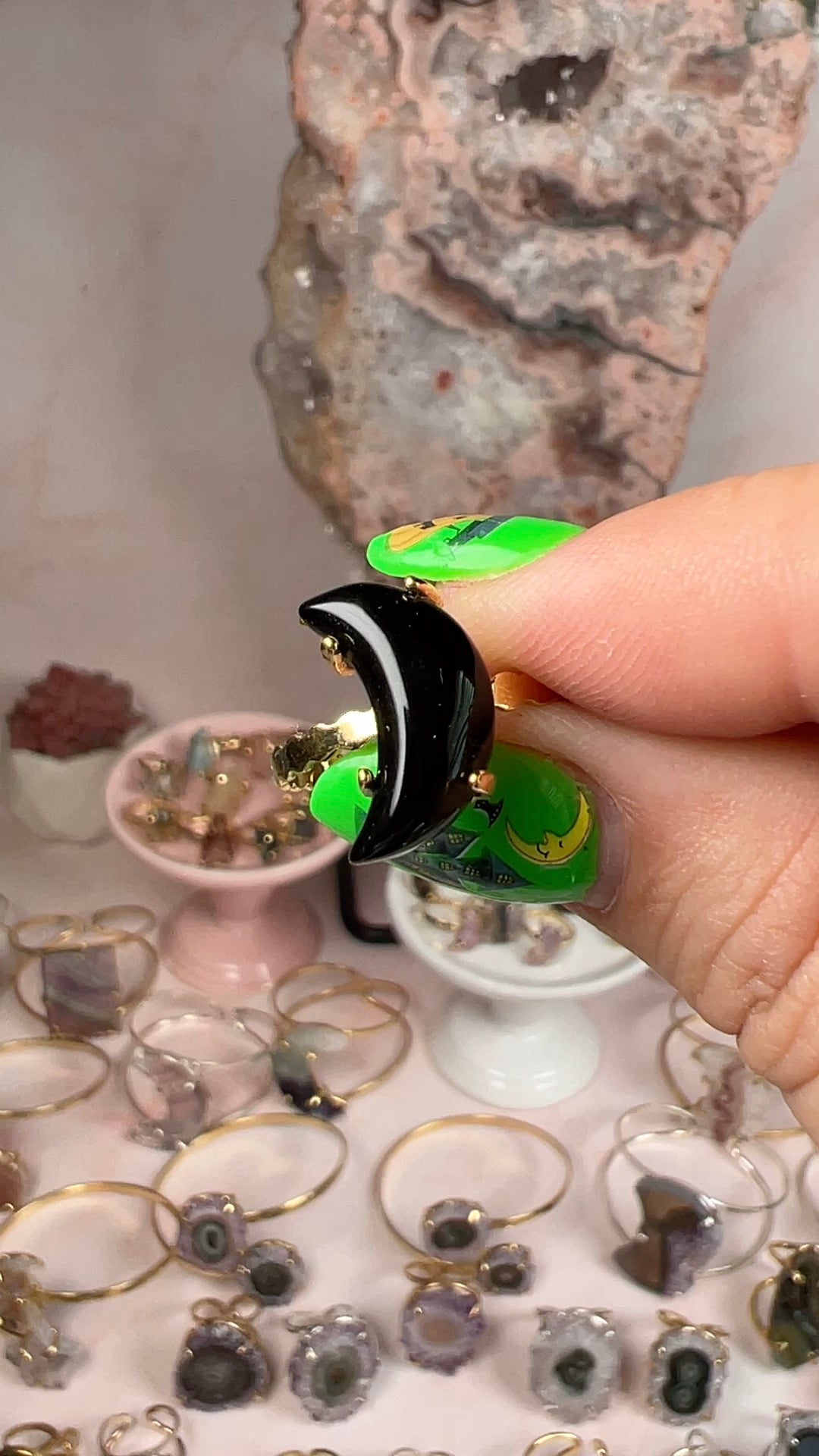 18K Gold-Plated Adjustable Crescent Moon Black Onyx Ring – The Guardian of Strength & Protection